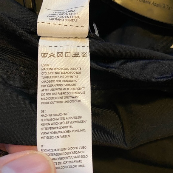 NWT Women’s Black and White Long Sleeve UV Protection Rash Guard Swim Top - Picture 13 of 15